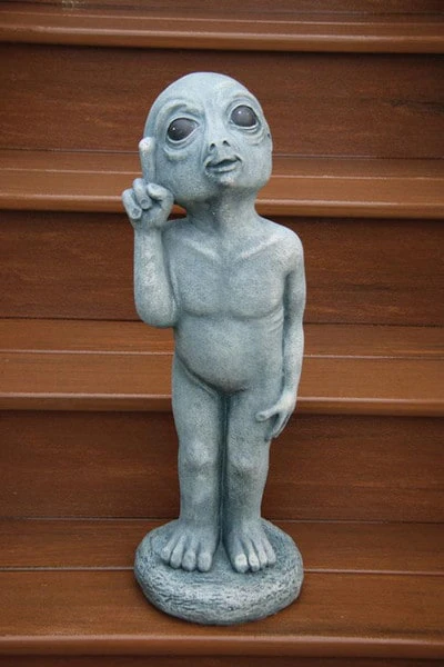 Alien Pointing Garden Statue - Image 2