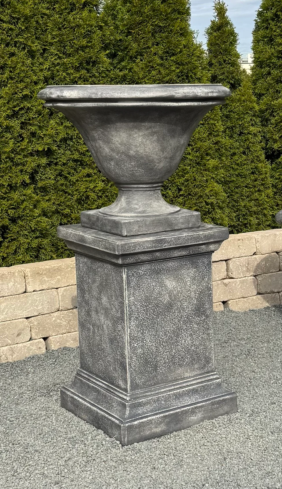 Avanti Estate Urn & Pedestal Garden Display 45" High
