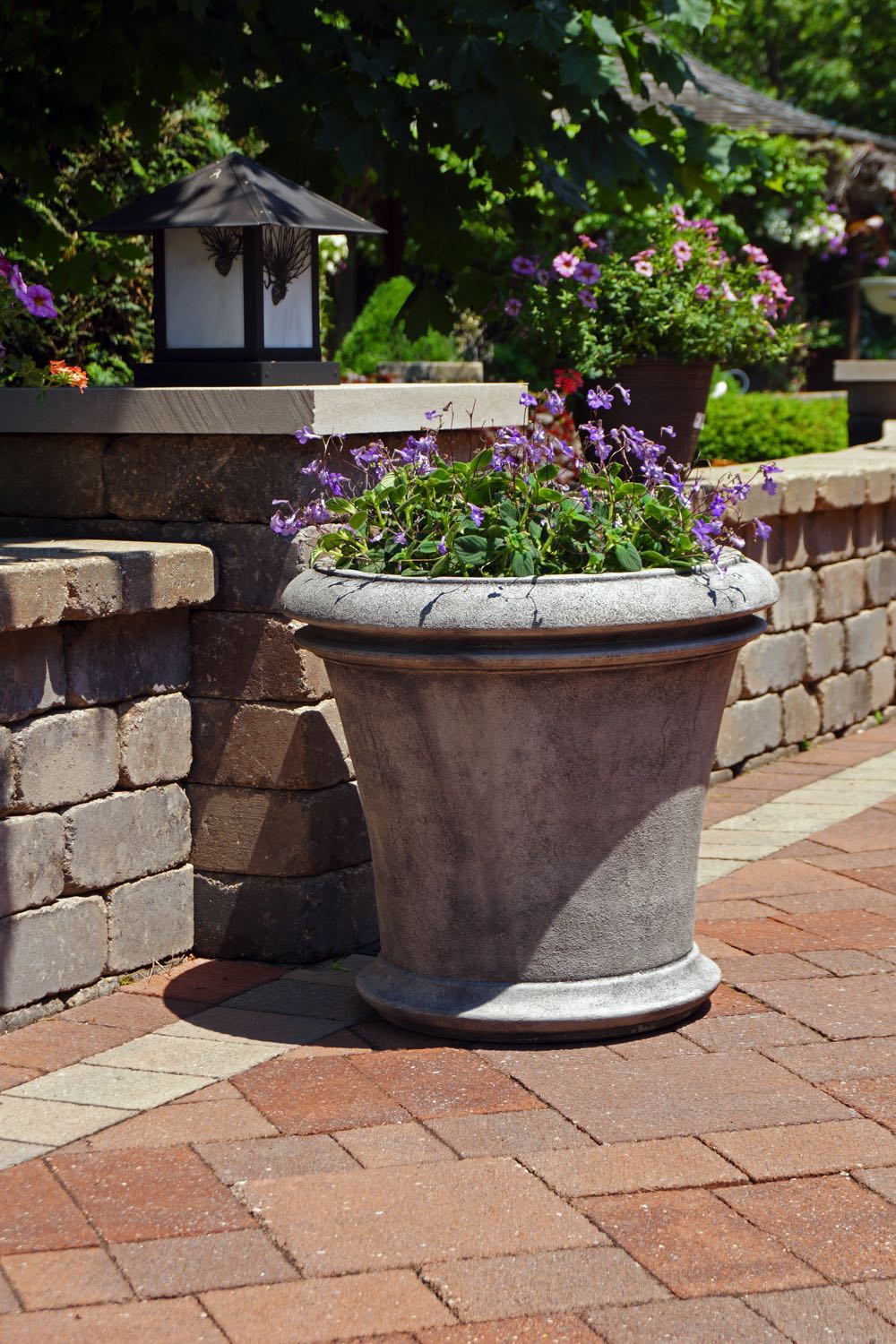 Avanti II Montette Estate Garden Planter 22.5" Tall