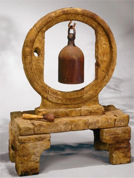 Circle Garden Bell Cast Stone Sculpture - Image 2