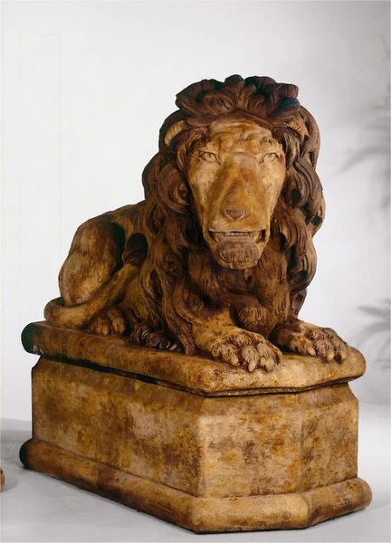 Grand Lion Facing Right Stone Statue & Pedestal