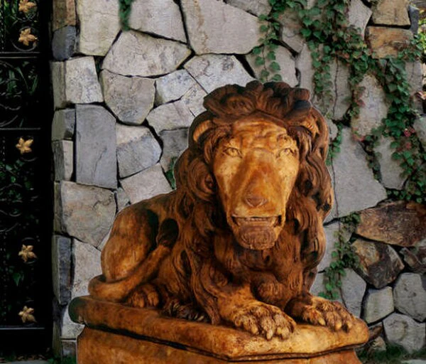 Grand Lion (facing Lion's Right) - Image 2