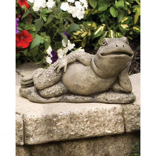 Hugo the Frog Garden Sculpture - Image 3