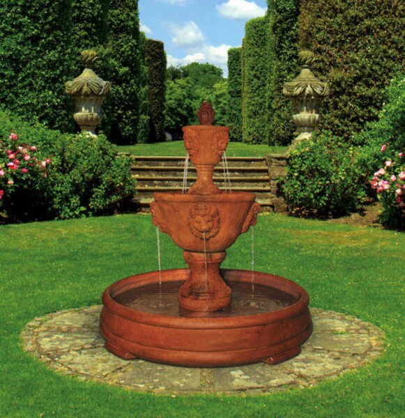 Leonesco Lion Fountain in Grando Pool