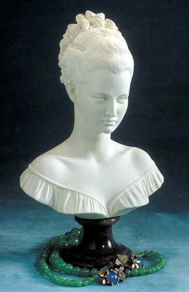 Manon Lescaut Bust 13.5" High - Image 4
