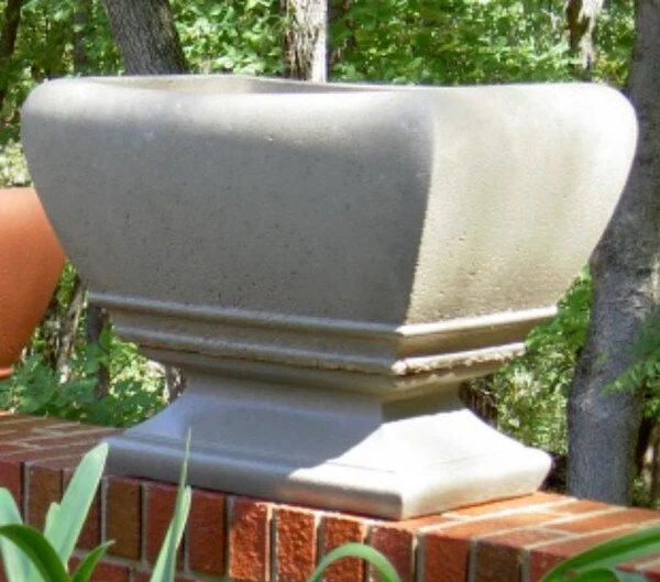 Monterey Planter And Pedestal 18.5"high