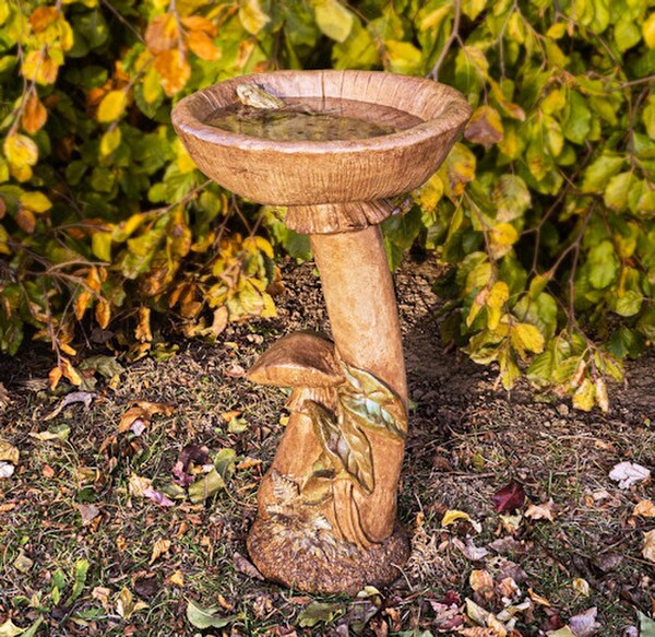 Mushroom Cement Birdbath with Frog - Image 2