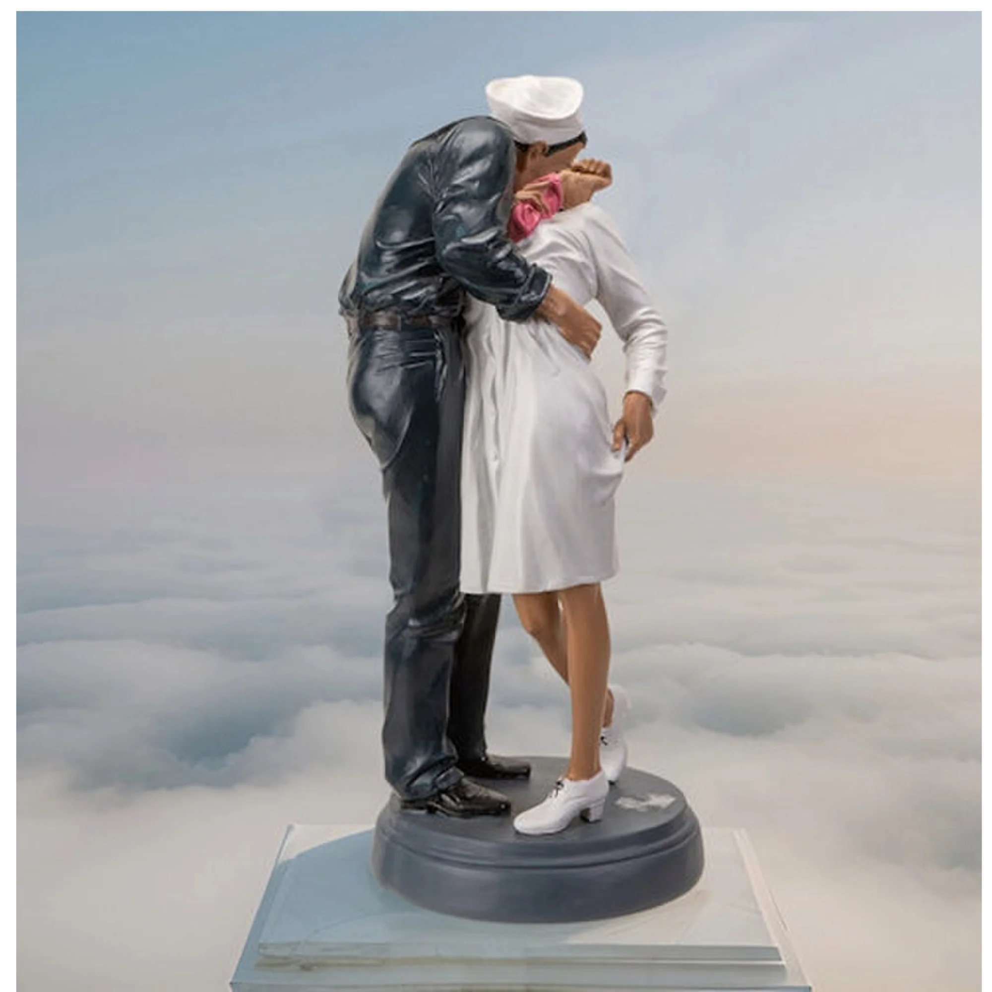 Navy Sailor Victory Kissing Nurse Statue - Image 24
