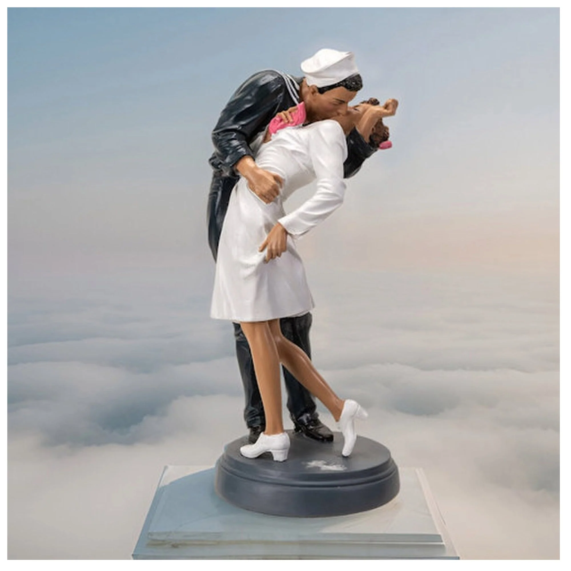 Navy Sailor Victory Kissing Nurse Statue - Image 30