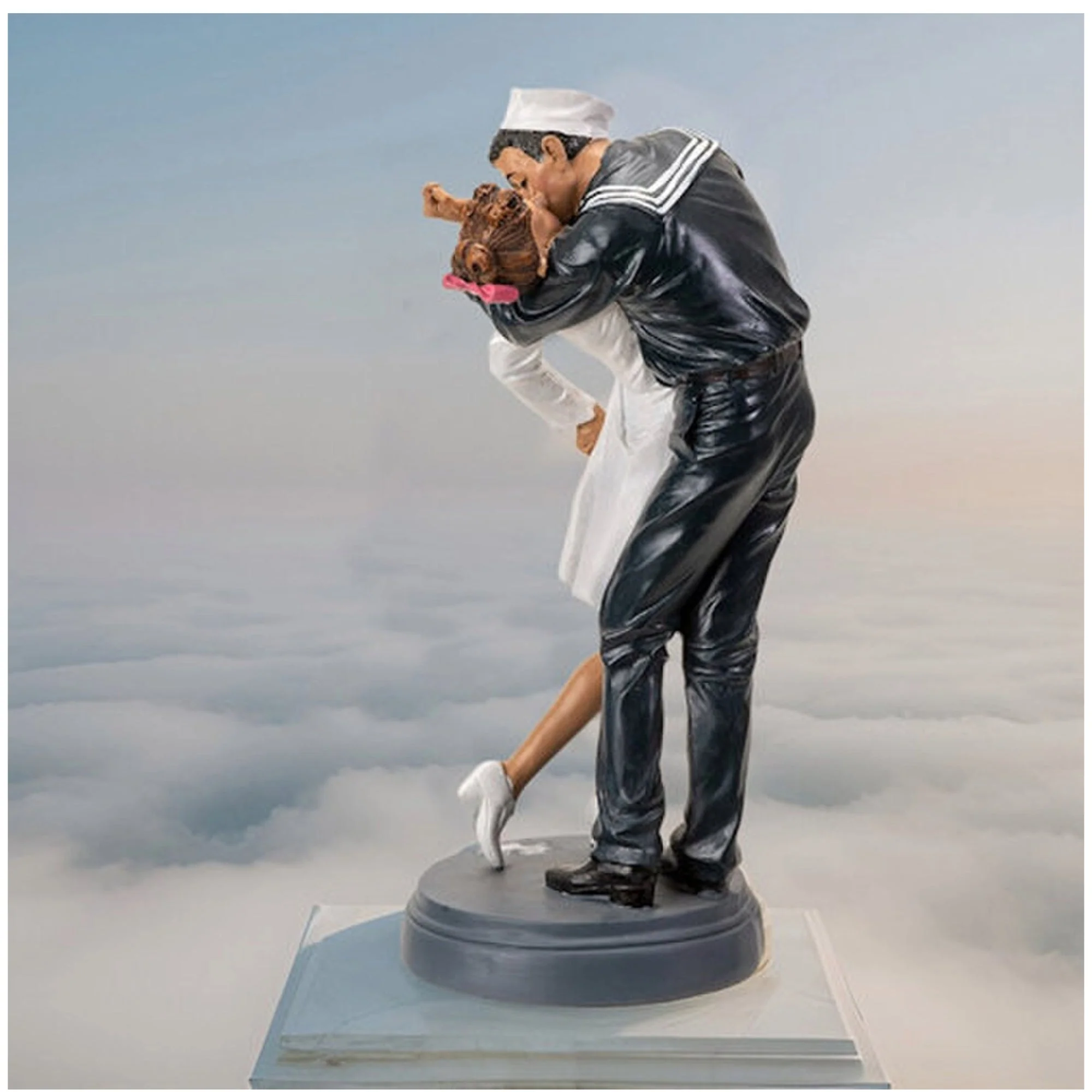 Navy Sailor Victory Kissing Nurse Statue - Image 31