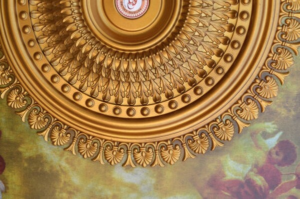 Sistine Oval Ceiling Medallion 79" L - Image 3