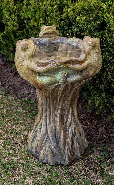 Three Frogs Sculptural Birdbath - Image 2